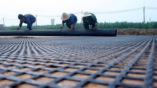 钢塑土工格栅工程施工铺设案例